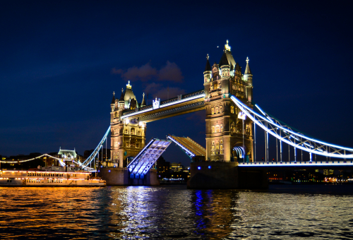 Tower Bridge unveils glass walkway above River Thames