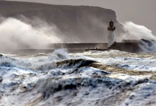 UK on storm alert as torrential rain and gales will accompany -4C temperatures this...