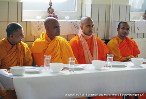 යුරෝපයේ බොහෝ රටවල දැන් භික්ෂු නායකත්වයක්...