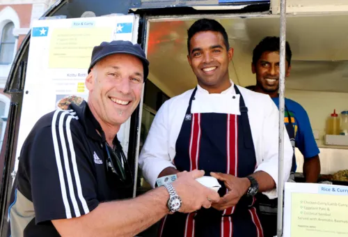 නවසීලන්තයට අපේ කෑම ගෙනගිය වත්තේගම...