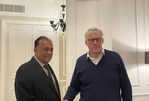 High Commissioner Rohitha Bogollagama met with the British High Commissioner to Sri...