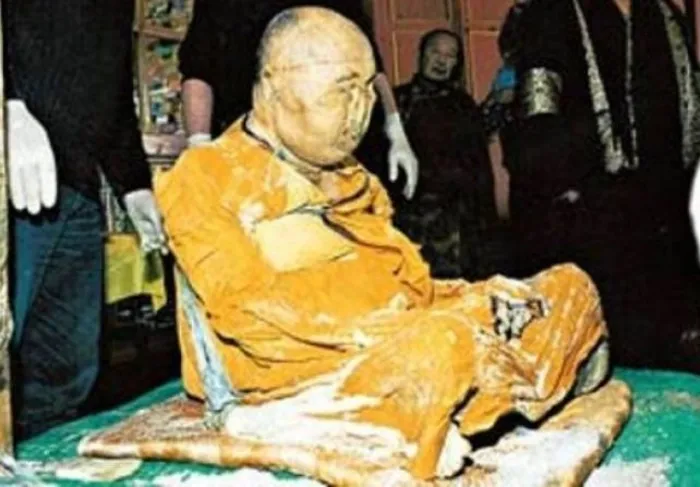 Hambo Lama Itigelov thero 