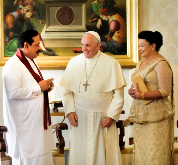 President Mahinda Rajapakse meets Pope Francis at the Apostolic palace in Vatican