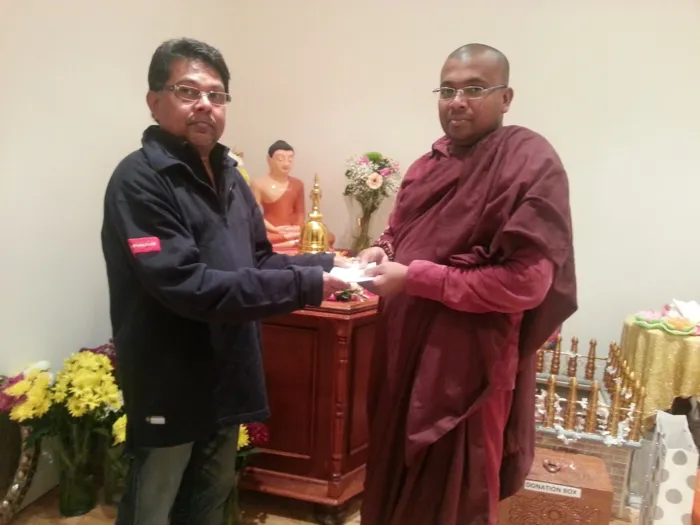 "තන්හා රතී රඟා" පන්සලට ආධාර ගෙනඑයි