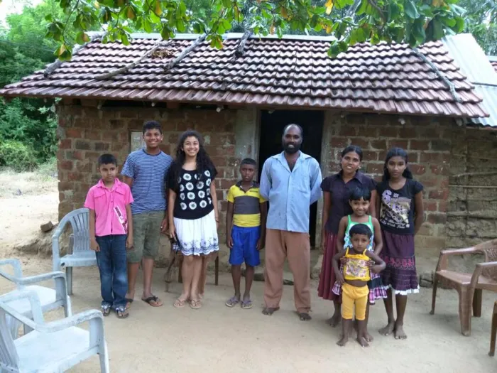 මහ විලච්චිය උපන්දින අරමුදලේ ආලෝකයෙන් බැබැළුණු වගයි.....