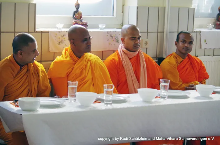 යුරෝපයේ බොහෝ රටවල දැන් භික්ෂු නායකත්වයක් ගොඩනැඟෙමින් තියෙනවා