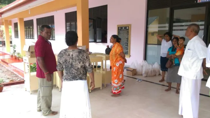 පැරිස් නාහිමියන්ගෙන් මිද්දෙනිය රෝහලට පරිත්‍යාග