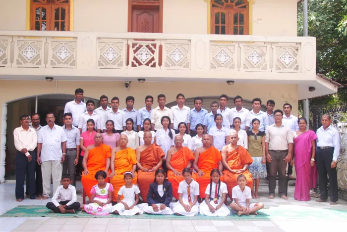 වෛද්ය සිසුන්ට හා පහවසර හපනුන්ට ප්රංශයෙන් ආධාර