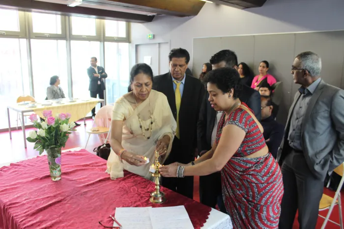 "සුනාමිය නිමාවිය" ප්‍රංශයේදී එළිදකී