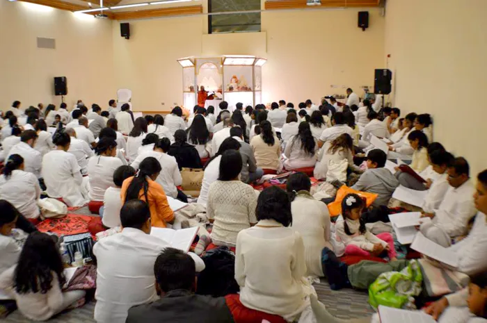 ලන්ඩන් මහමෙව්නා පින්කමට මහා සෙනඟක්