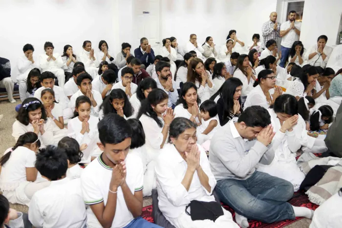 VAST GATHERING OF BUDDHIST MONKS AT KINGSBURY TEMPLE FOR 25th ANNIVERSARY OF PASSINGAWAY OF VEN.( DR) HAMMALAWA SADDHATISSA NAYAKA THERO