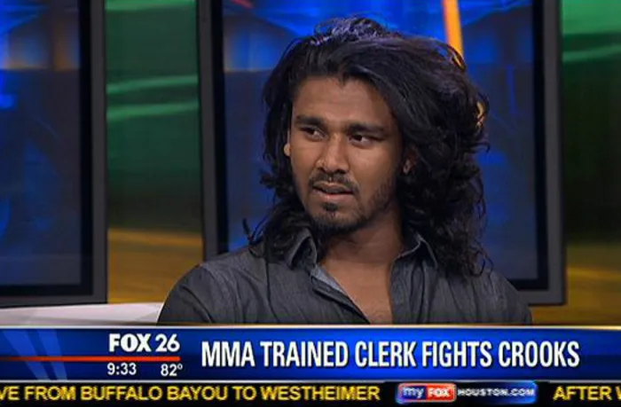 Mayura Dissanayake - Sri Lankan Store Clerk beats up robbers