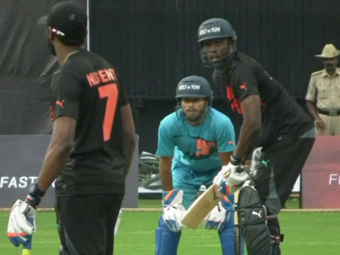 Usain Bolt beat Team Yuvraj Singh by smashing 5 sixes