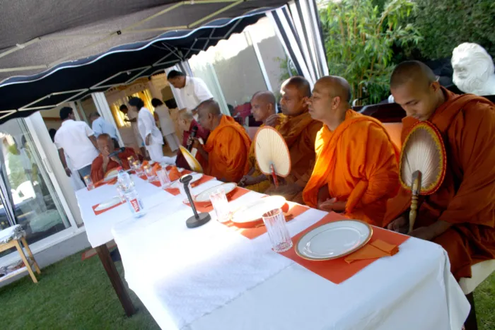 ස්විට්සර්ලන්තයේ නිවසකදී සර්ව රාත්‍රික පිරිත් පින්කමක්