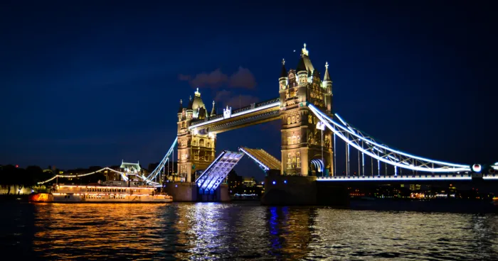 Tower Bridge unveils glass walkway above River Thames