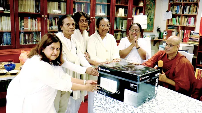 Annual Donation to London Buddhist Vihara by SLWA