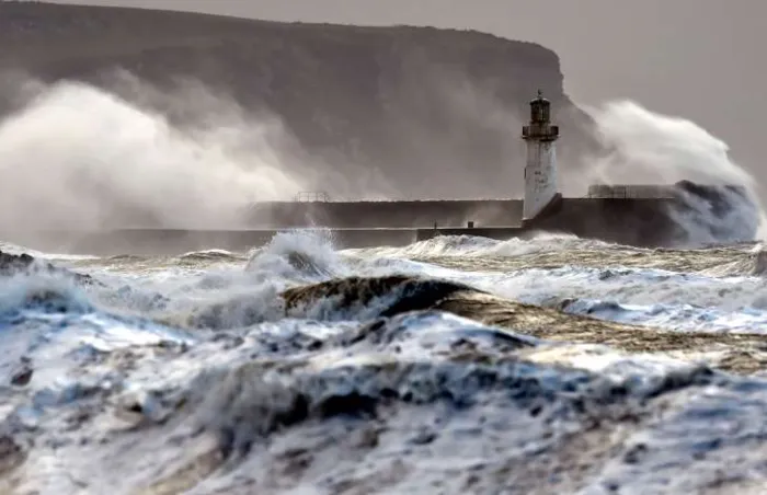 UK on storm alert as torrential rain and gales will accompany -4C temperatures this weekend