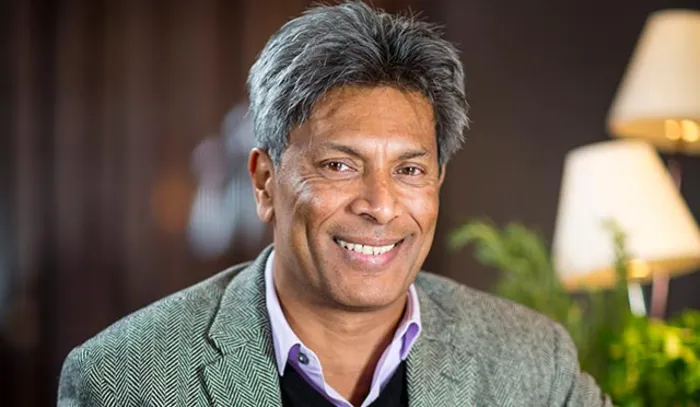 බ්‍රිතාන්‍යයේ ධනවත්ම සියදෙනා අතර සිටින සිංහල ව්‍යාපාරිකයා / Sri Lankan-born London's top restaurant king