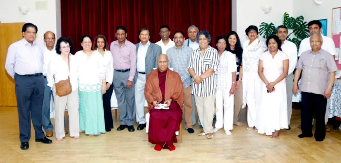 Puja to  Ven. Dedunupitiye Upananda Thera