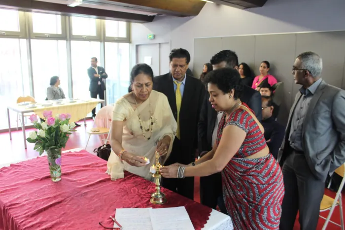 "සුනාමිය නිමාවිය" ප්‍රංශයේදී එළිදකී