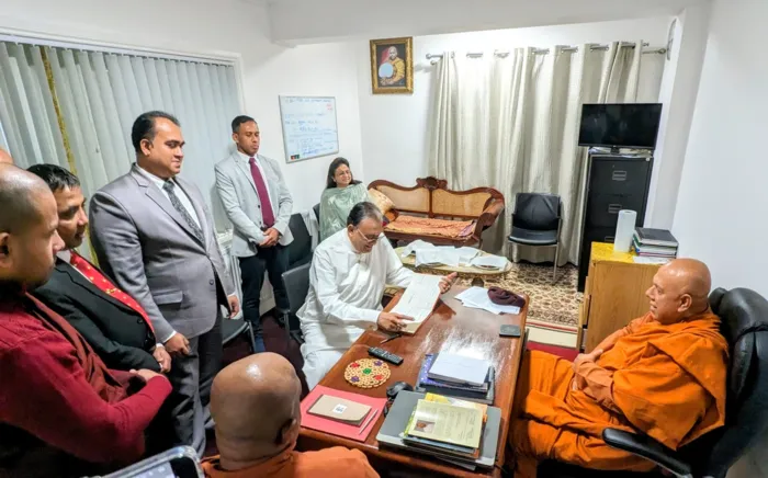 Sri Lanka High Commissioner Rohitha Bogollagama visited the Kingsbury Sri Saddhatissa International Buddhist Centre in the United Kingdom