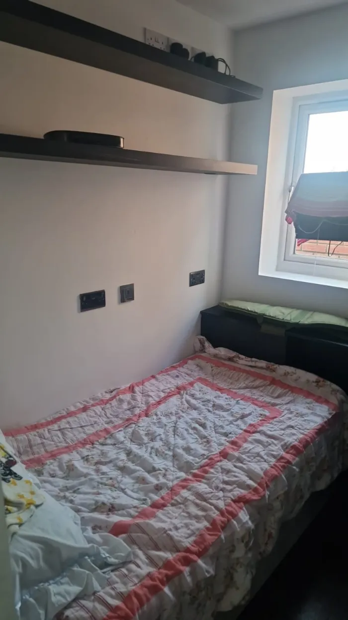 Single room to-let in Honeypot Lane